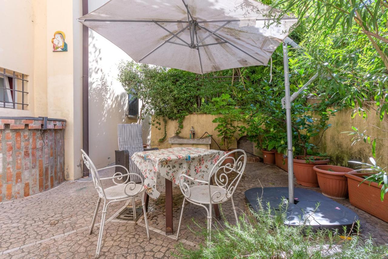 Pleasant Central Apartment With Garden Bologna Buitenkant foto