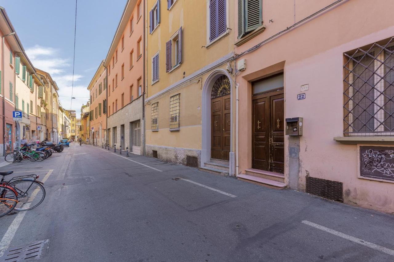 Pleasant Central Apartment With Garden Bologna Buitenkant foto